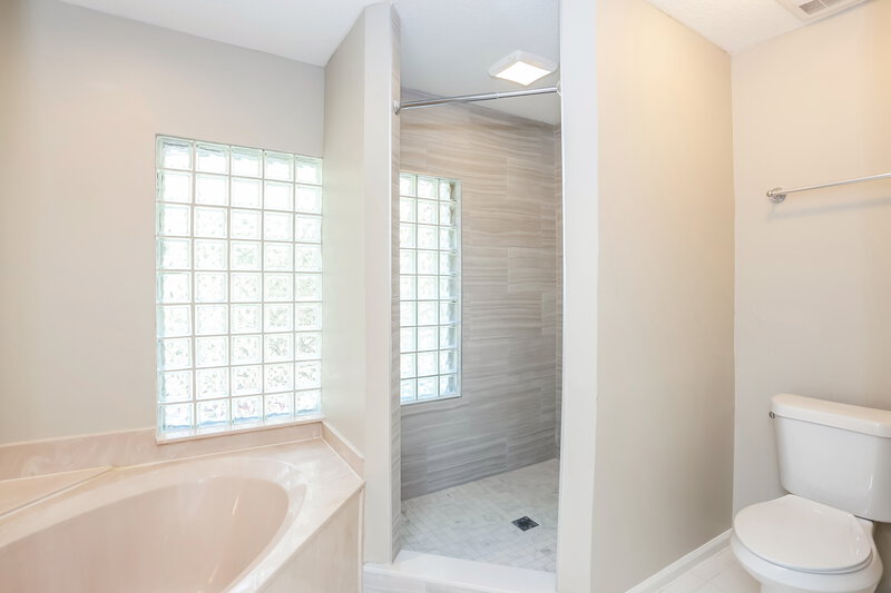 2,255/Mo, 12224 Springmoor Two Ct Jacksonville, FL 32225 Main Bathroom View 2