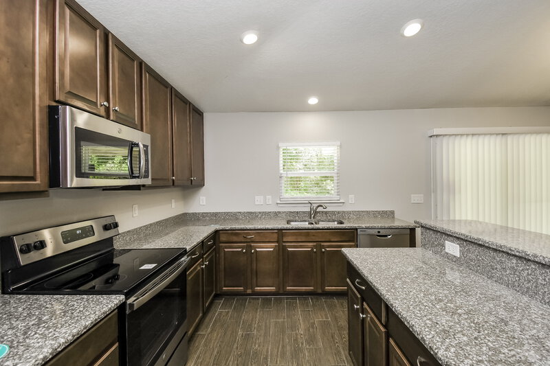1,900/Mo, 7233 Steventon Way Jacksonville, FL 32244 Kitchen View