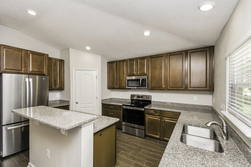 1,900/Mo, 7233 Steventon Way Jacksonville, FL 32244 Kitchen View 2