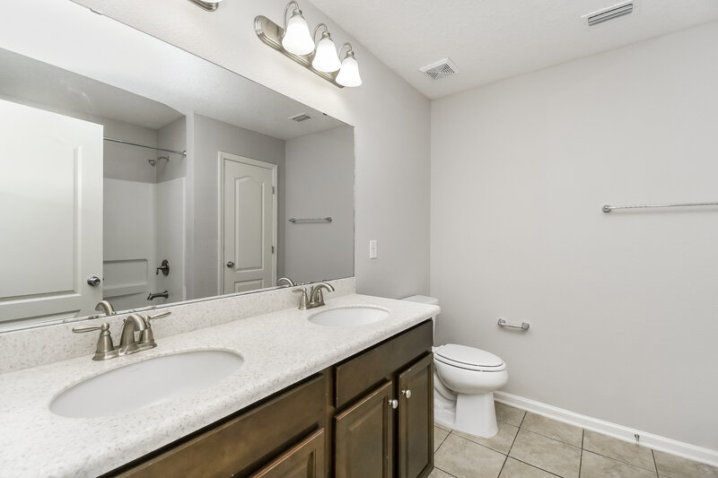 1,900/Mo, 7233 Steventon Way Jacksonville, FL 32244 Main Bathroom View 2