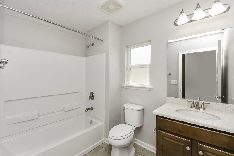 1,900/Mo, 7233 Steventon Way Jacksonville, FL 32244 Bathroom View
