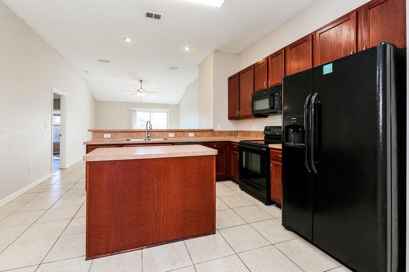 2,265/Mo, 1302 Ardmore St St Augustine, FL 32092 Kitchen View