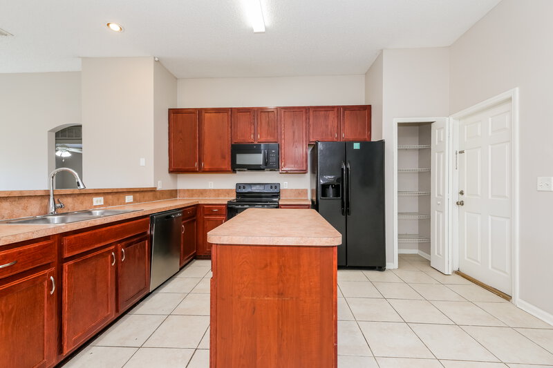 2,265/Mo, 1302 Ardmore St St Augustine, FL 32092 Kitchen View 2