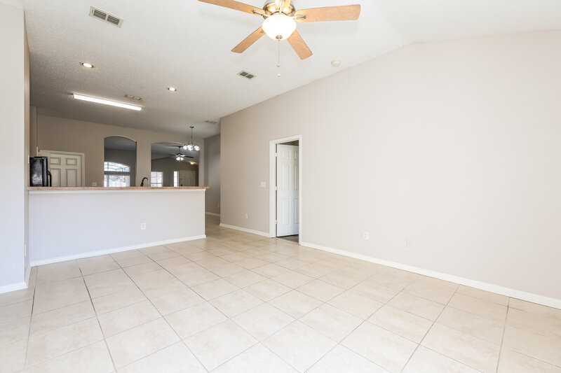 2,265/Mo, 1302 Ardmore St St Augustine, FL 32092 Family Room View