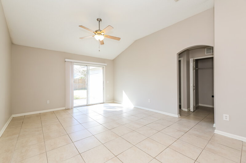 2,265/Mo, 1302 Ardmore St St Augustine, FL 32092 Family Room View 2