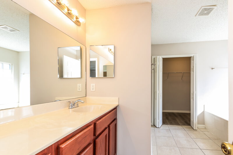 2,265/Mo, 1302 Ardmore St St Augustine, FL 32092 Main Bathroom View