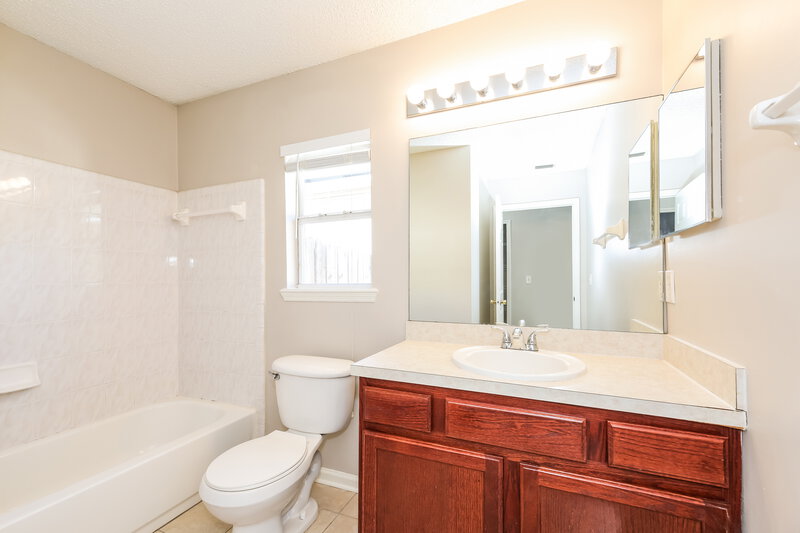 2,265/Mo, 1302 Ardmore St St Augustine, FL 32092 Bathroom View