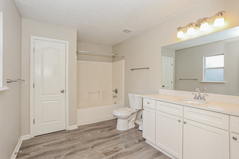 1,990/Mo, 859 Collinswood Dr Jacksonville, FL 32225 Main Bathroom View