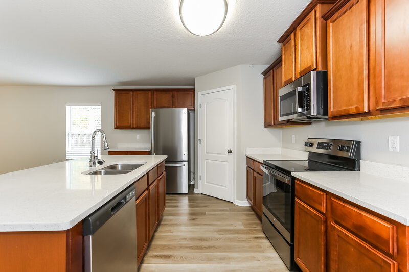 2,025/Mo, 3703 Summit Oaks Dr Green Cove Springs, FL 32043 Kitchen View 2