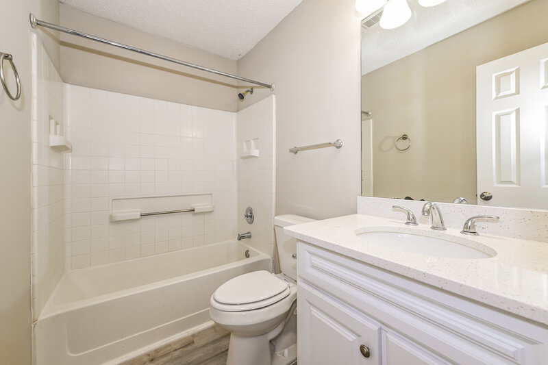 1,715/Mo, 711 Calico Jack Way Green Cove Springs, FL 32043 Main Bathroom View
