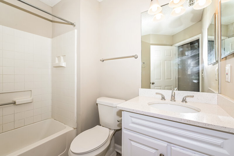 1,715/Mo, 711 Calico Jack Way Green Cove Springs, FL 32043 Bathroom View