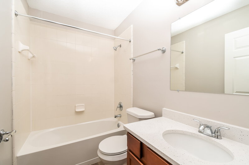 1,940/Mo, 9228 Whisper Glen Dr Jacksonville, FL 32222 Bathroom View