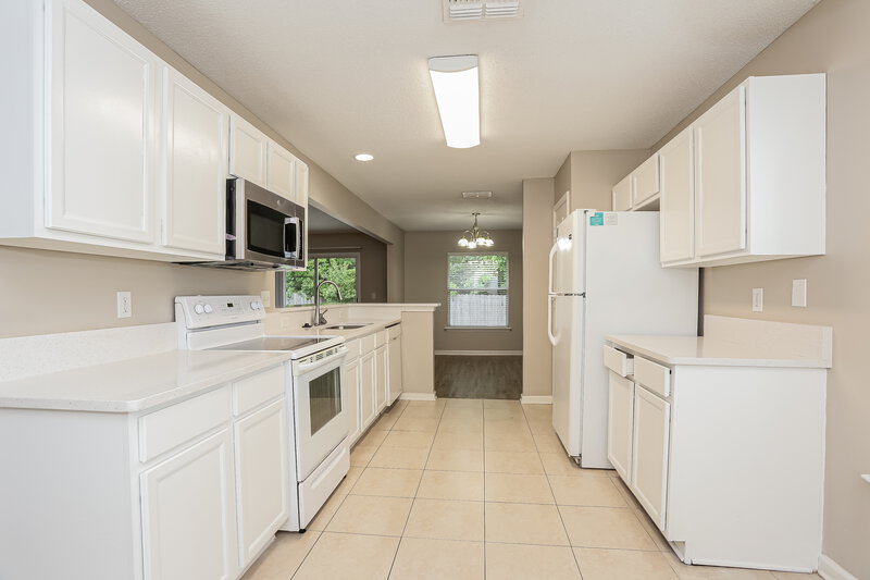 1,855/Mo, 10946 Lauren Oak Ln S Jacksonville, FL 32221 Kitchen View