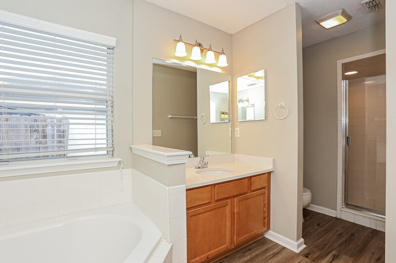 1,855/Mo, 10946 Lauren Oak Ln S Jacksonville, FL 32221 Main Bathroom View