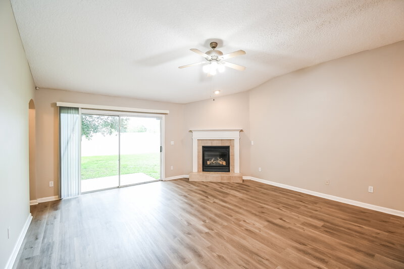 1,975/Mo, 9135 Prosperity Lake Dr Jacksonville, FL 32244 Living Room View