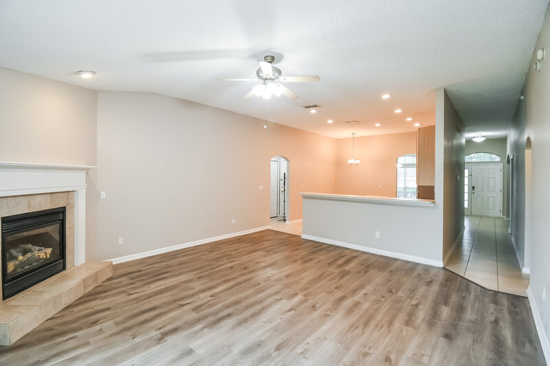 1,975/Mo, 9135 Prosperity Lake Dr Jacksonville, FL 32244 Living Room View 2