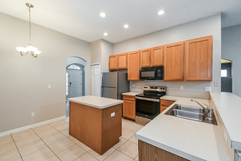 1,975/Mo, 9135 Prosperity Lake Dr Jacksonville, FL 32244 Kitchen View