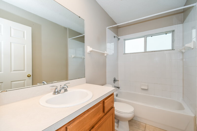 1,975/Mo, 9135 Prosperity Lake Dr Jacksonville, FL 32244 Bathroom View