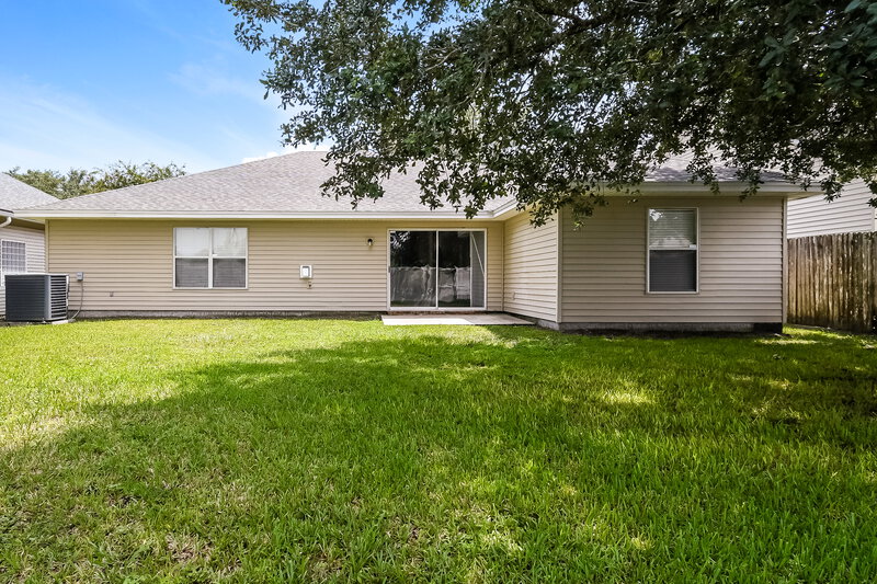 1,975/Mo, 9135 Prosperity Lake Dr Jacksonville, FL 32244 Rear View