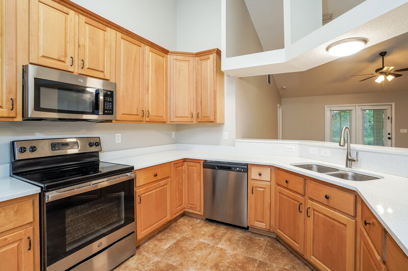 2,055/Mo, 2916 Majestic Oaks Ln Green Cove Springs, FL 32043 Kitchen View