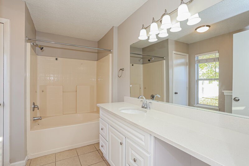 2,240/Mo, 12825 Jordan Blair Ct Jacksonville, FL 32225 Main Bathroom View