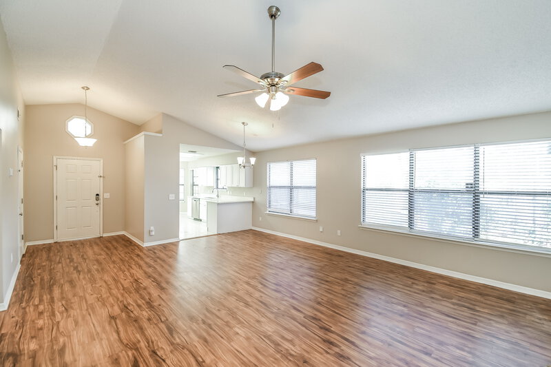 1,710/Mo, 7631 Collins Ridge Blvd Jacksonville, FL 32244 Living Room View 2