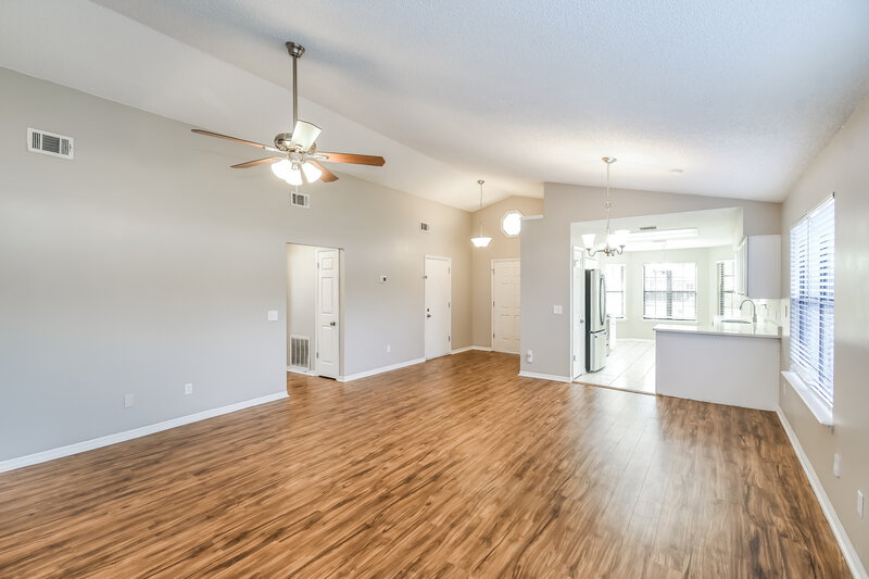 1,710/Mo, 7631 Collins Ridge Blvd Jacksonville, FL 32244 Living Room View 3