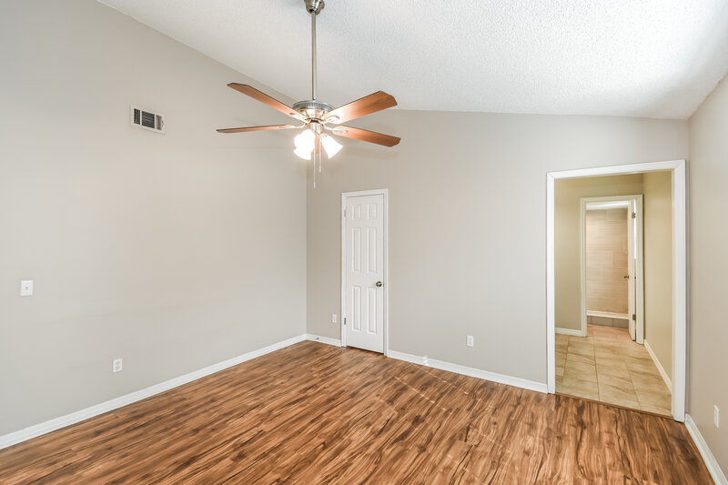 1,710/Mo, 7631 Collins Ridge Blvd Jacksonville, FL 32244 Main Bedroom View 2