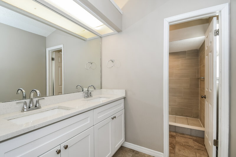 1,710/Mo, 7631 Collins Ridge Blvd Jacksonville, FL 32244 Main Bathroom View