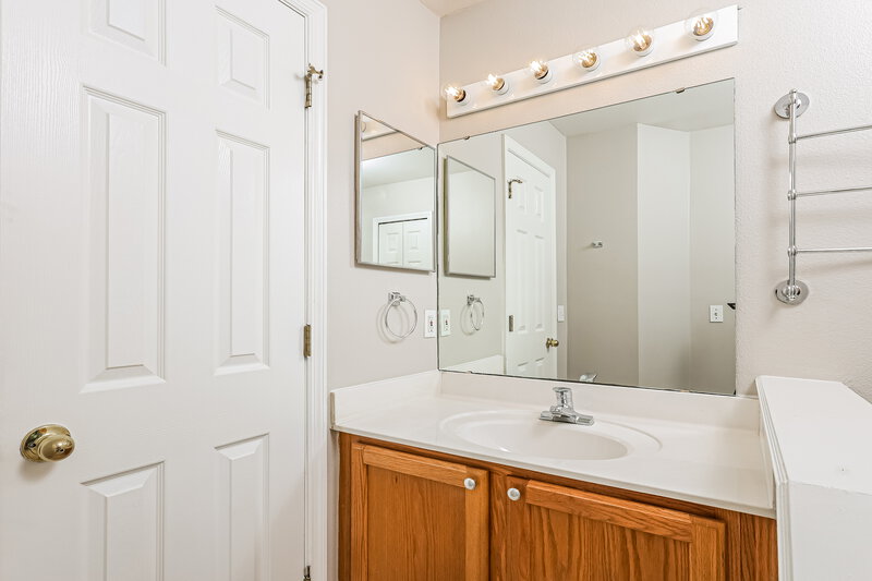 1,765/Mo, 1615 Dartmouth Dr Middleburg, FL 32068 Main Bathroom View 2