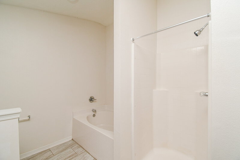 1,900/Mo, 2479 Spring Pond Ln Jacksonville, FL 32221 Main Bathroom View 2