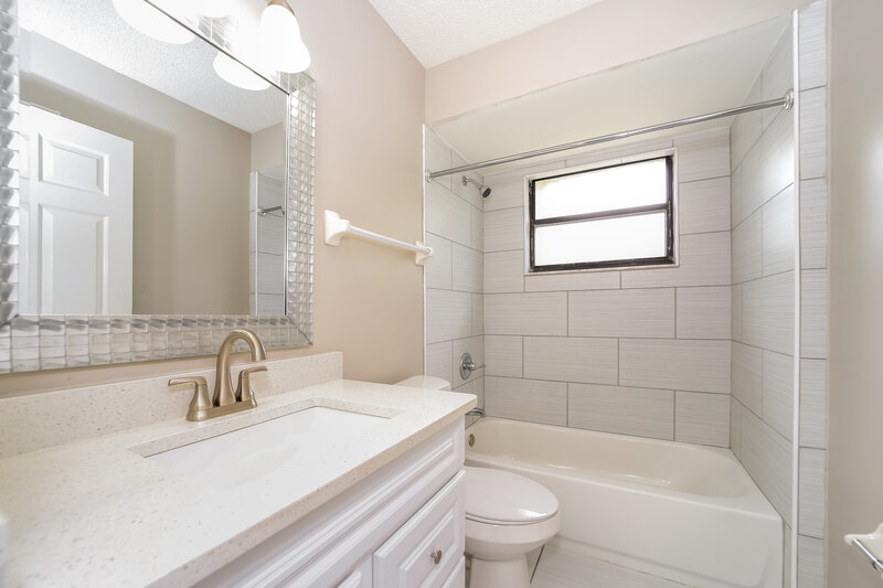 2,900/Mo, 2485 Larchwood St Orange Park, FL 32065 Bathroom View