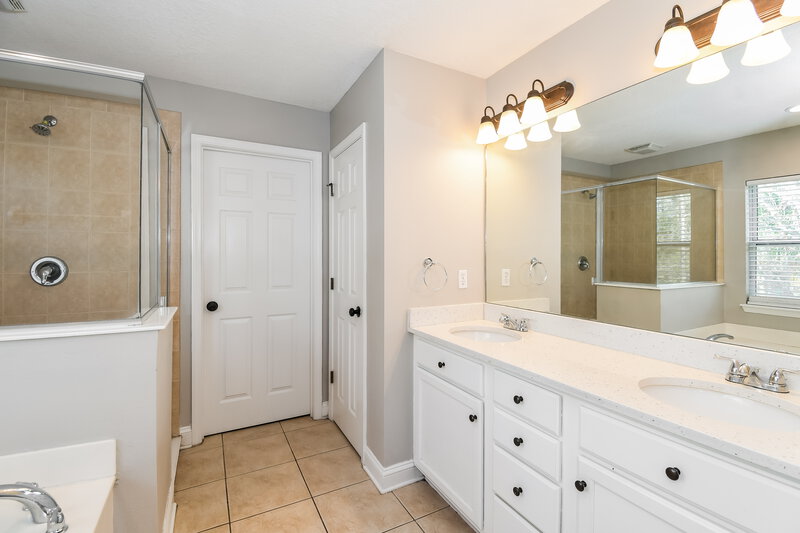 2,300/Mo, 3612 Citara Ct St Augustine, FL 32092 Main Bathroom View