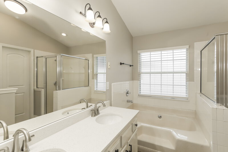 1,995/Mo, 2891 Tuscarora Tr Middleburg, FL 32068 Main Bathroom View