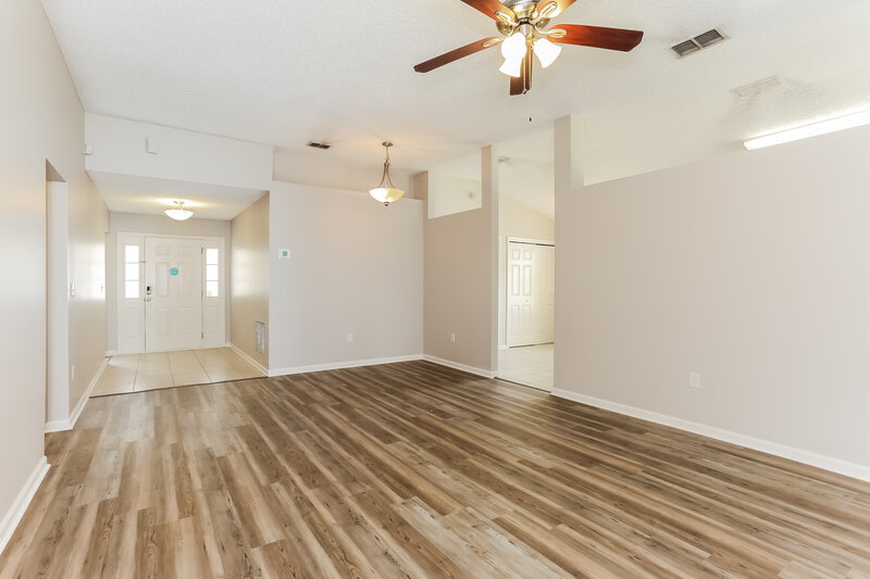 1,800/Mo, 8071 Timber Point Dr Jacksonville, FL 32244 Living Room View