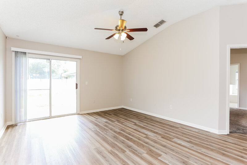 1,800/Mo, 8071 Timber Point Dr Jacksonville, FL 32244 Den View