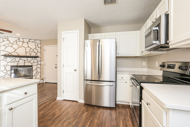 1,850/Mo, 1464 Rose Hill Dr W Jacksonville, FL 32221 Kitchen View 2
