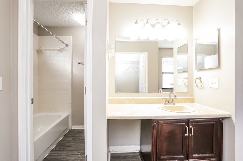 1,850/Mo, 1464 Rose Hill Dr W Jacksonville, FL 32221 Main Bathroom View