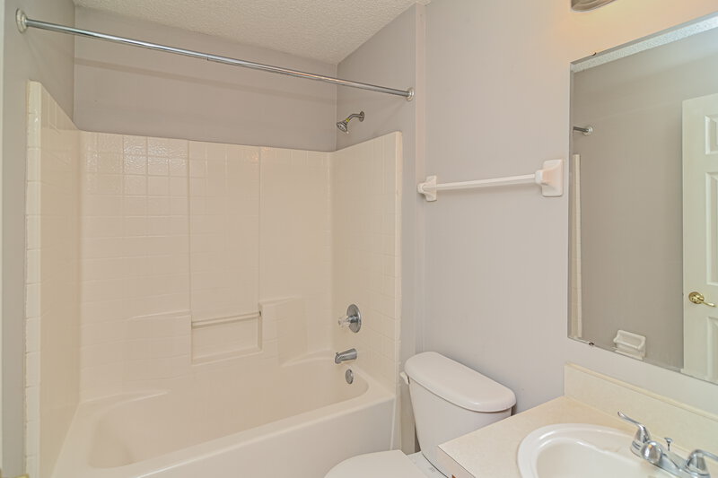 2,130/Mo, 3518 Brangus Ct Jacksonville, FL 32226 Bathroom View