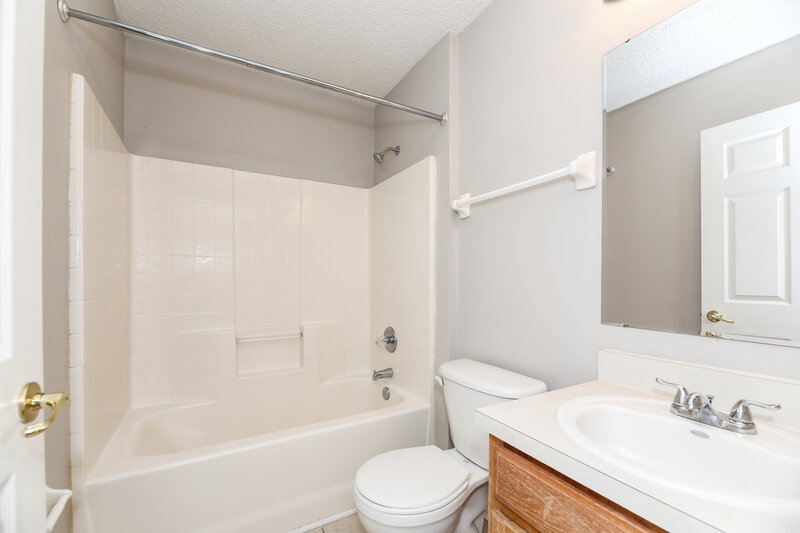 1,945/Mo, 3518 Brangus Ct Jacksonville, FL 32226 Bathroom View