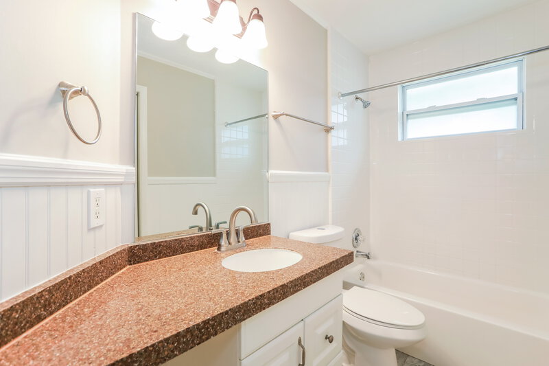 1,785/Mo, 1755 Farm Way Middleburg, FL 32068 Bathroom View