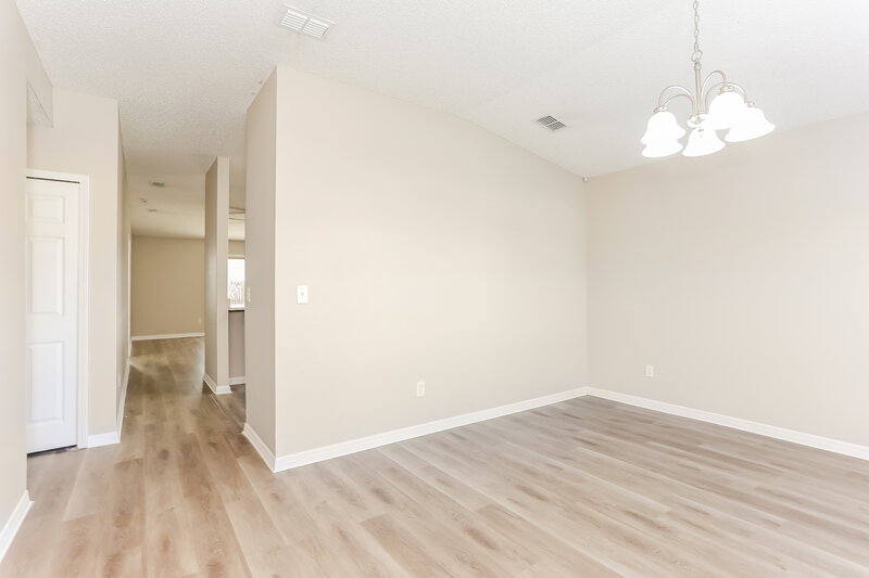 2,030/Mo, 3416 International Village Dr W Jacksonville, FL 32277 Dining Room View 2