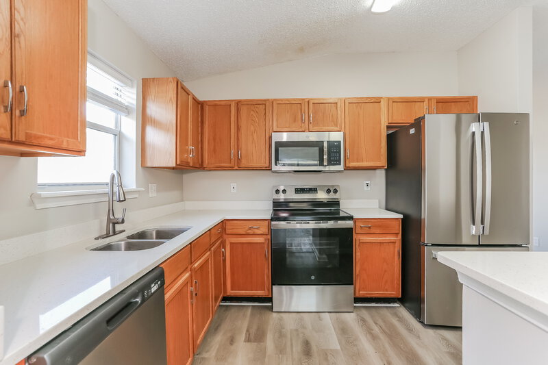 2,030/Mo, 3416 International Village Dr W Jacksonville, FL 32277 Kitchen View 2