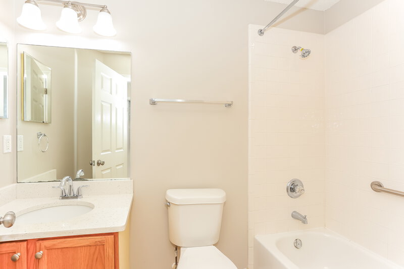 2,030/Mo, 3416 International Village Dr W Jacksonville, FL 32277 Bathroom View