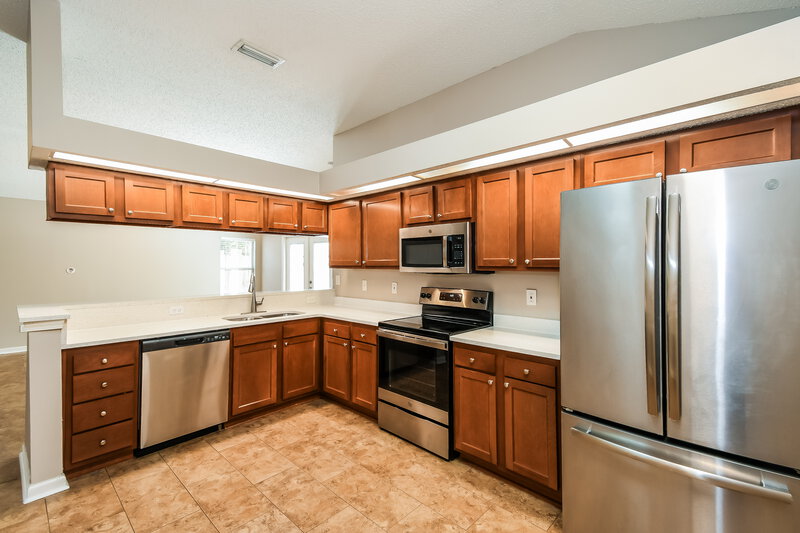 1,920/Mo, 1141 Brookwood Bluff Rd E Jacksonville, FL 32225 Kitchen View