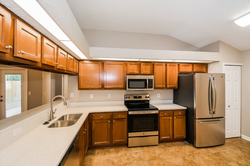 2,780/Mo, 1141 Brookwood Bluff Rd E Jacksonville, FL 32225 Kitchen View