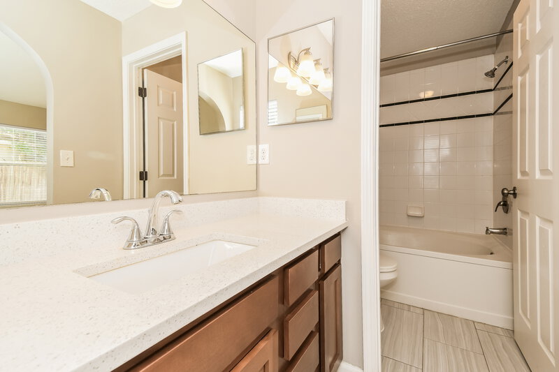 1,920/Mo, 1141 Brookwood Bluff Rd E Jacksonville, FL 32225 Main Bathroom View