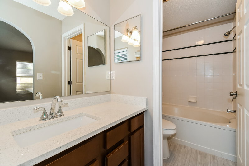 2,780/Mo, 1141 Brookwood Bluff Rd E Jacksonville, FL 32225 Main Bathroom View
