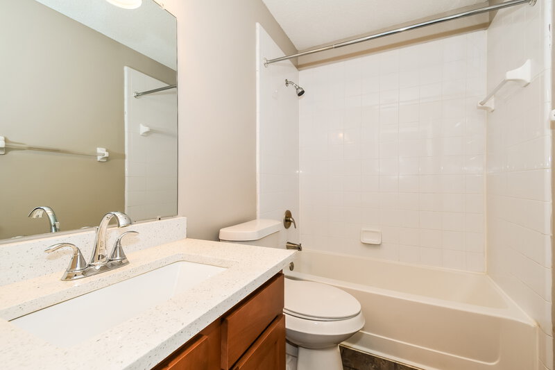 1,920/Mo, 1141 Brookwood Bluff Rd E Jacksonville, FL 32225 Bathroom View