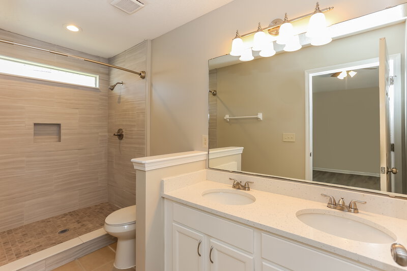 2,580/Mo, 8349 Swanton Ln Jacksonville, FL 32244 Main Bathroom View